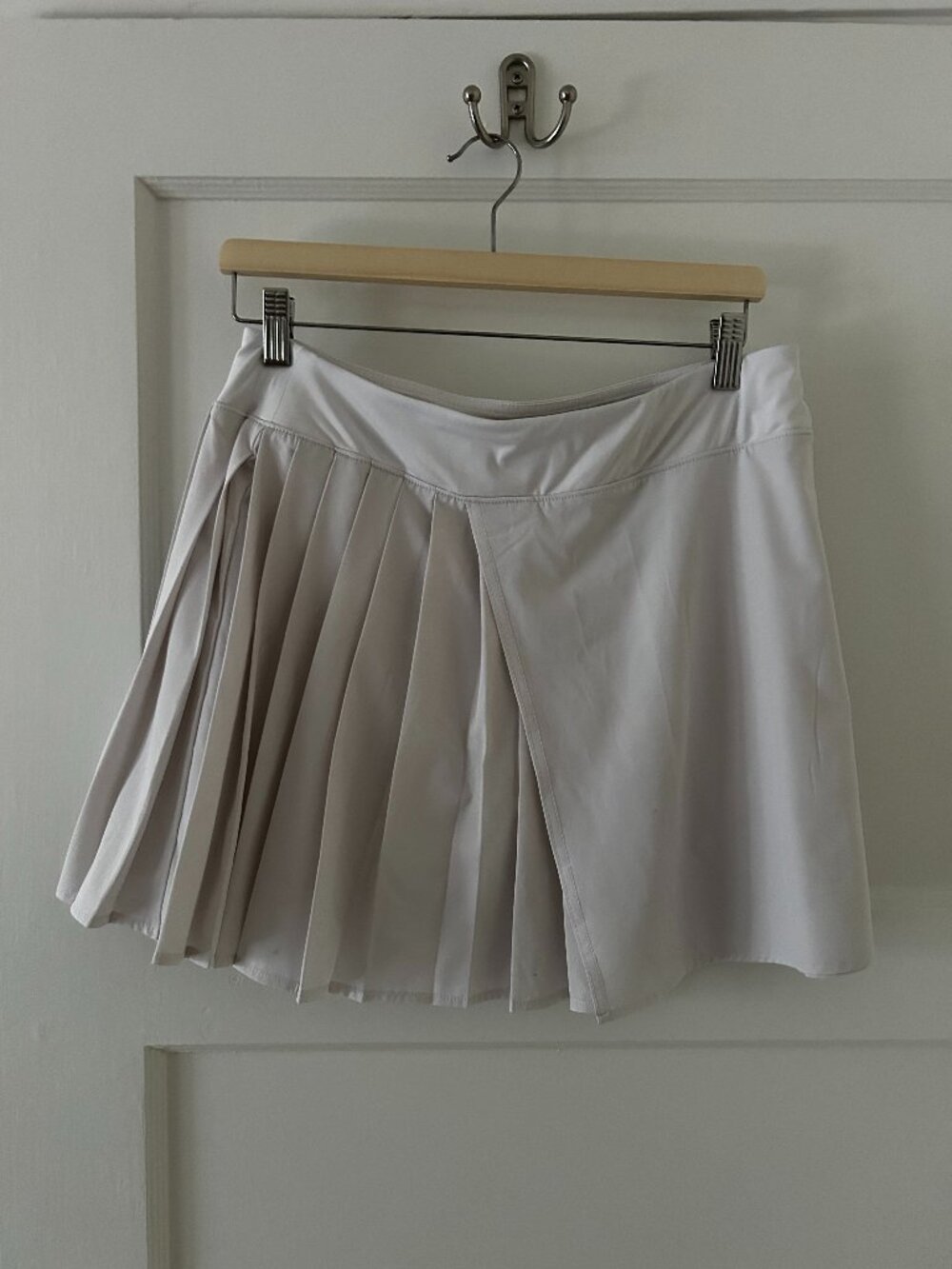 White Pleated Athletic Skort Size M